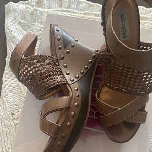 Not Rated light brown wedges from Buckle. Size 7.5